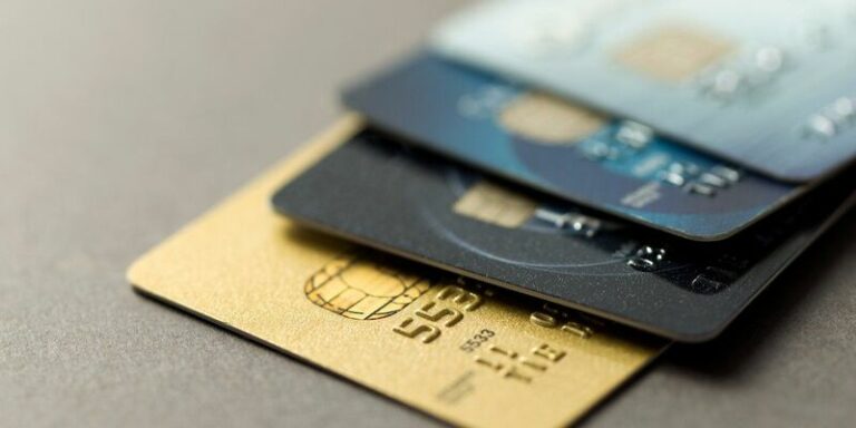 Cartão de Débito versus Cartão de Crédito