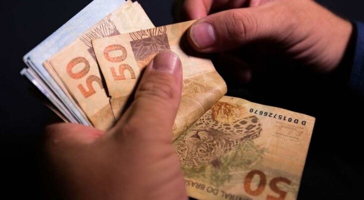 Beneficiários do Auxílio Brasil se assustam com juros do empréstimo consignado